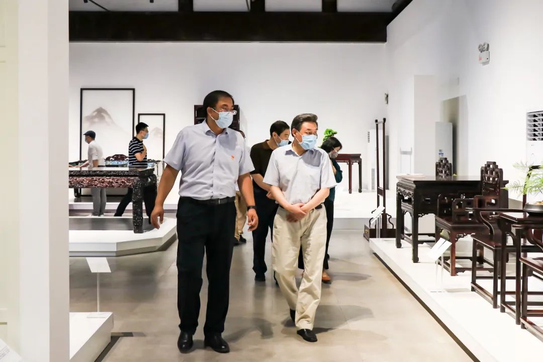 北京市人大常委会副主任侯君舒一行  到京作非遗博物馆调研